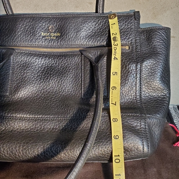 Kate Spade black leather handbag EUC with storage bag - Picture 4 of 9